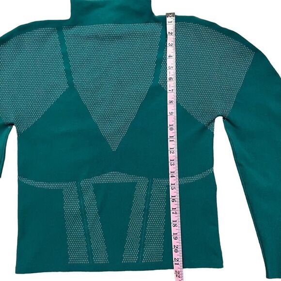 Fabletics Peyton Sculpt Knit Workout Top - Picture 4 of 6